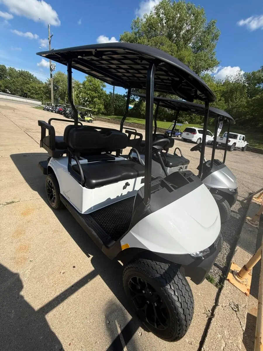 2026 E-Z-GO Valor 4 Passenger photo 10