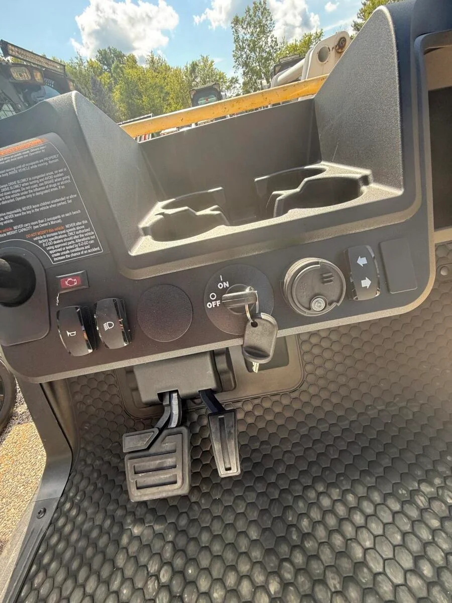 2026 E-Z-GO Valor 4 Passenger photo 12