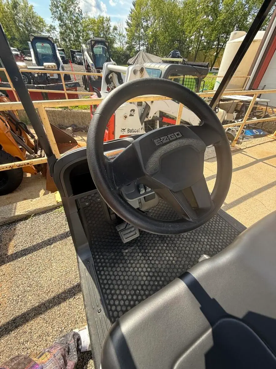 2026 E-Z-GO Valor 4 Passenger photo 11