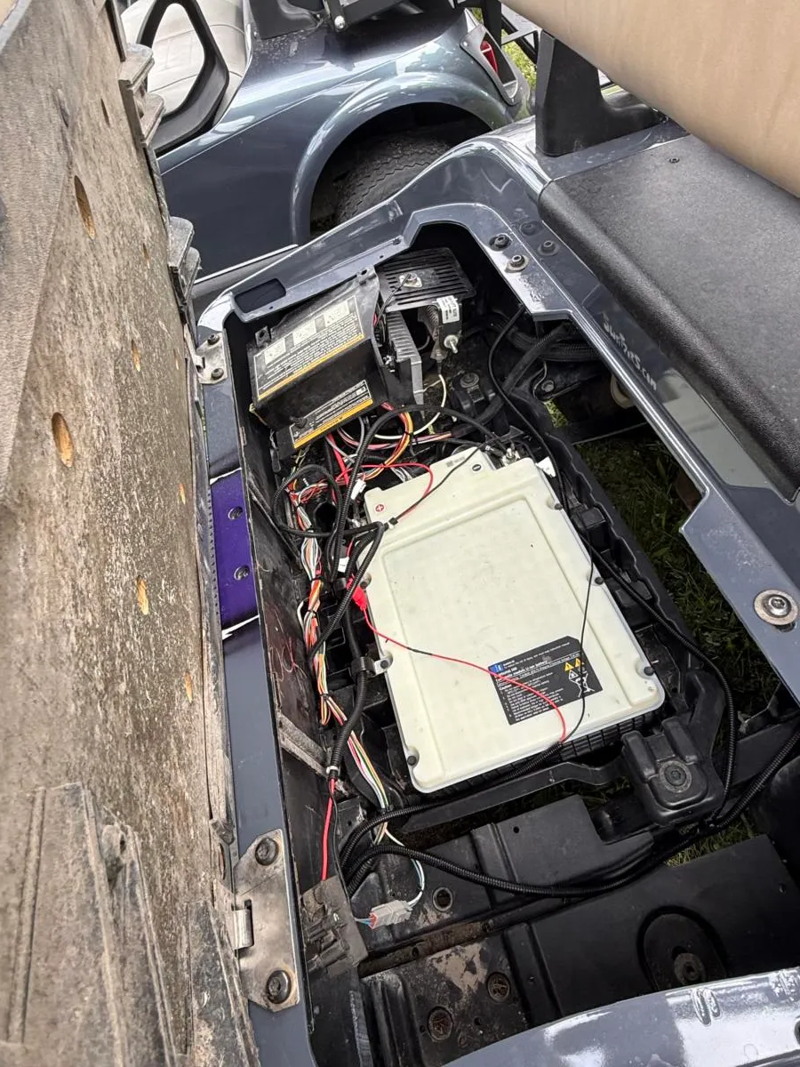 2021 E-Z-GO RXV photo 7