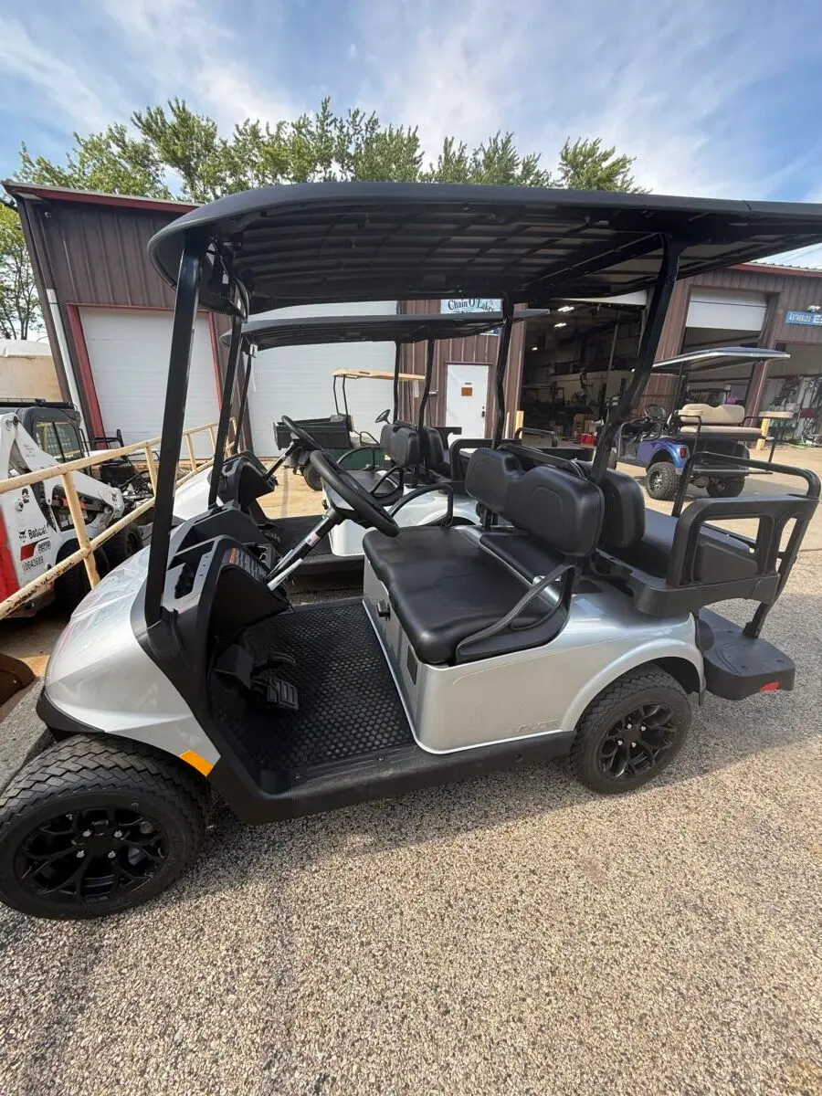 2026 E-Z-GO Valor Platinum S+ Package photo 9