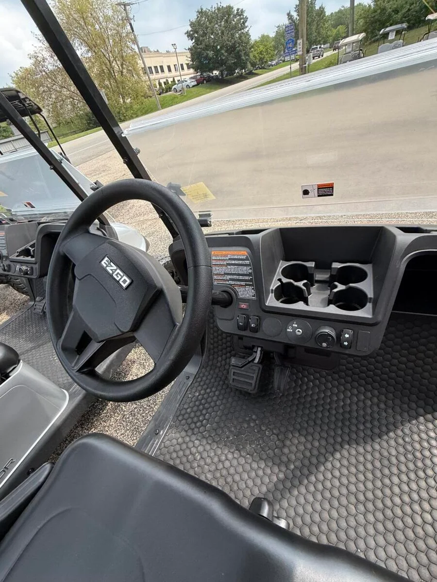 2026 E-Z-GO Valor 4 Passenger photo 11