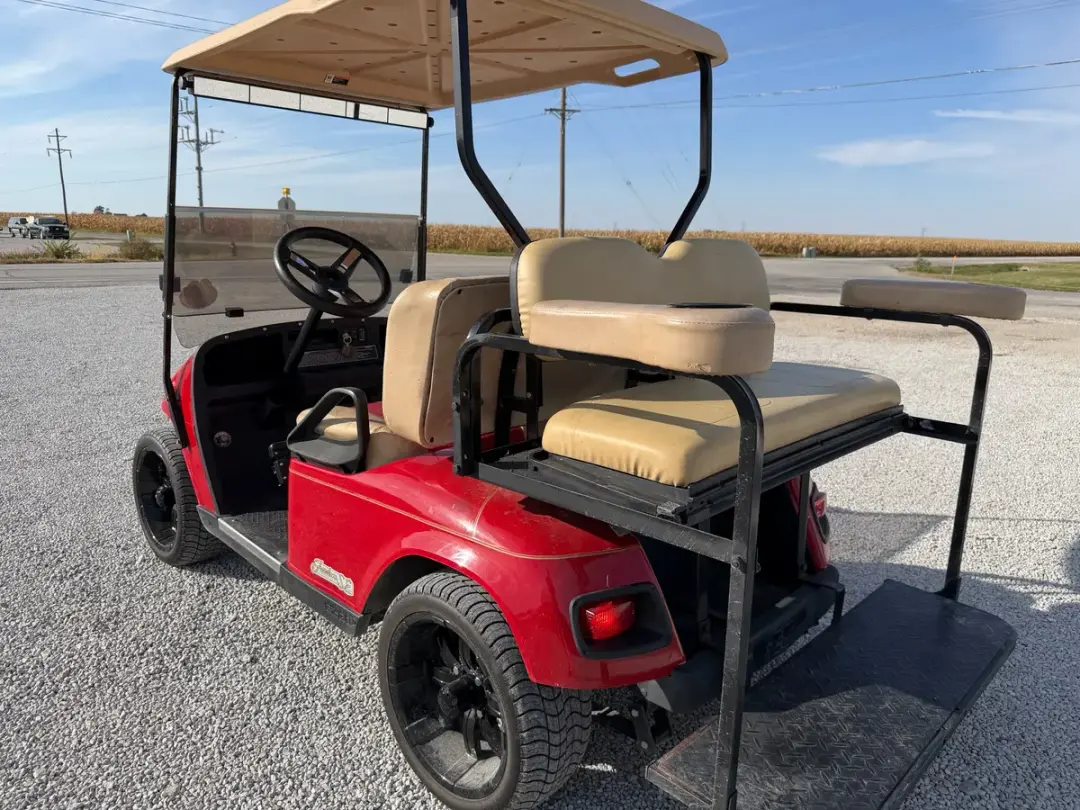 2005 E-Z-GO TXT photo 3