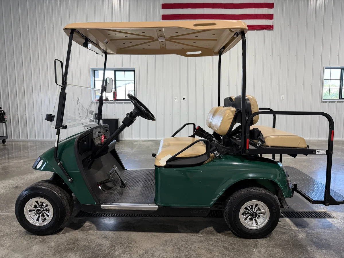 2005 E-Z-GO TXT photo 2