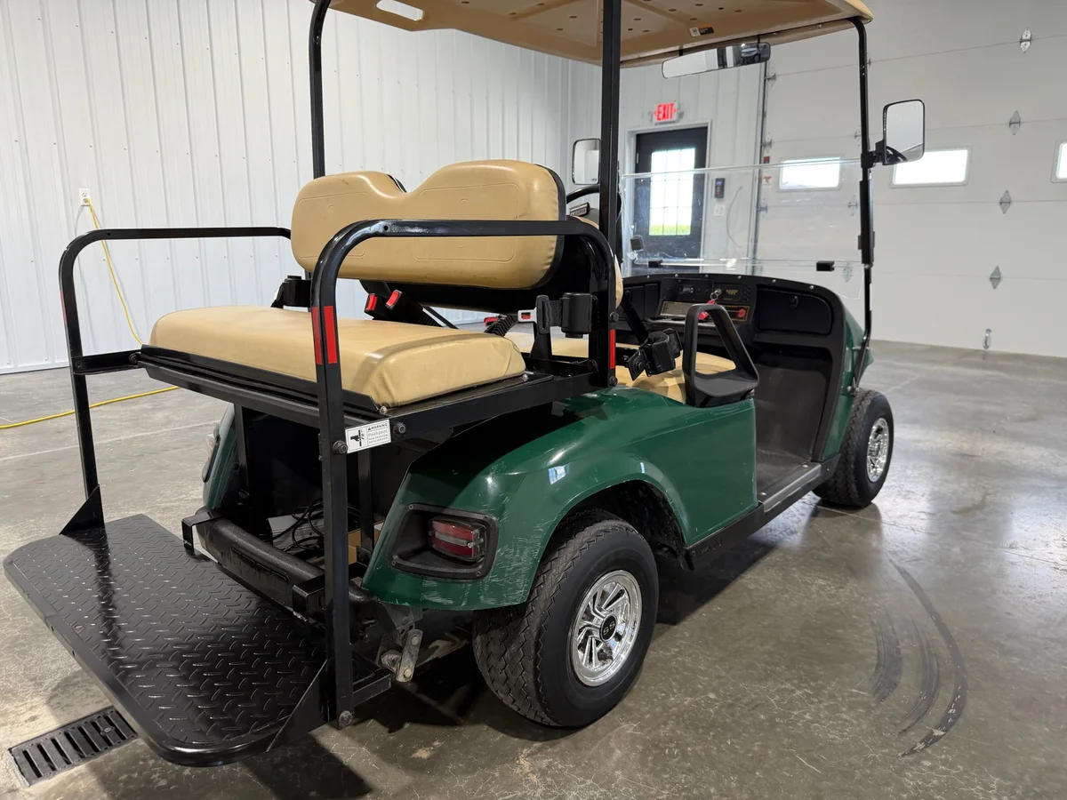 2005 E-Z-GO TXT photo 5