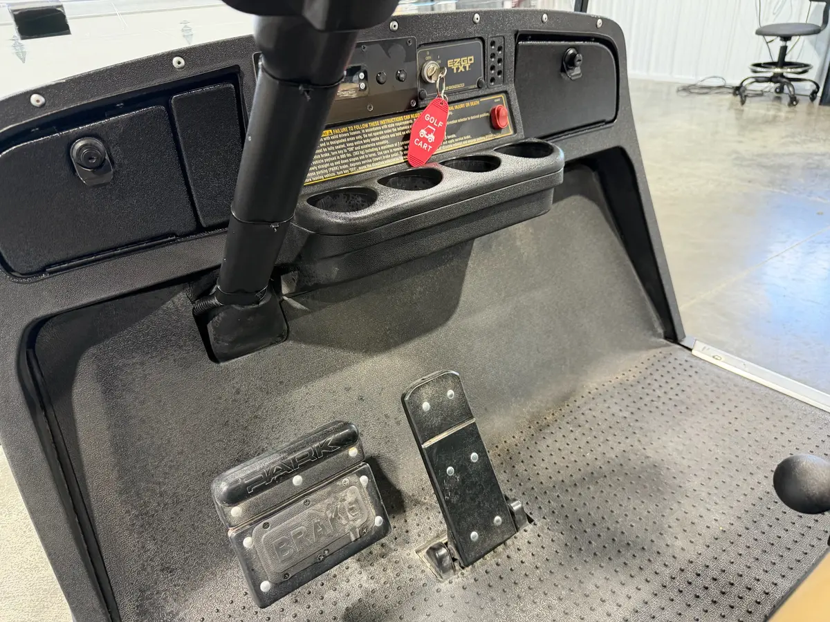 2005 E-Z-GO TXT photo 11
