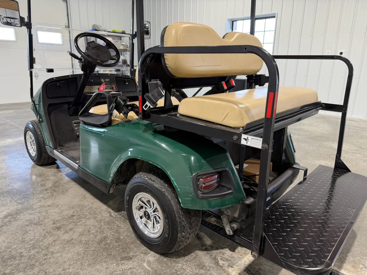2005 E-Z-GO TXT photo 3