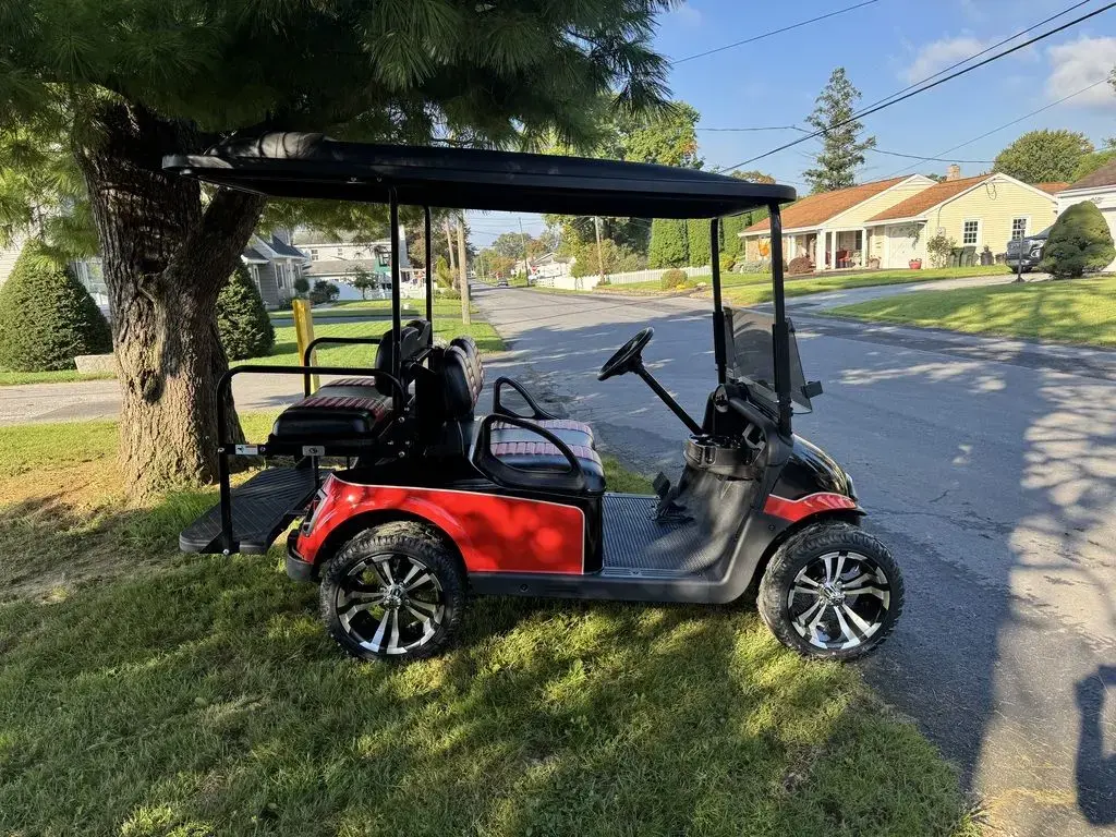 2022 E-Z-GO RXV photo 5