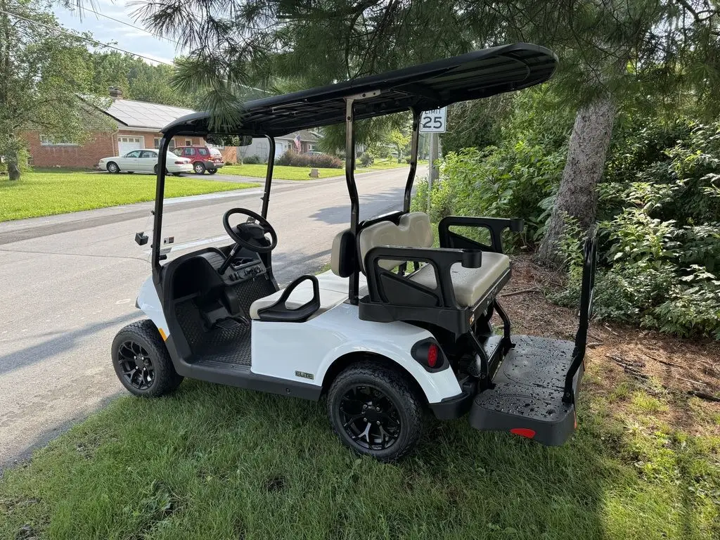 2026 E-Z-GO RXV photo 7