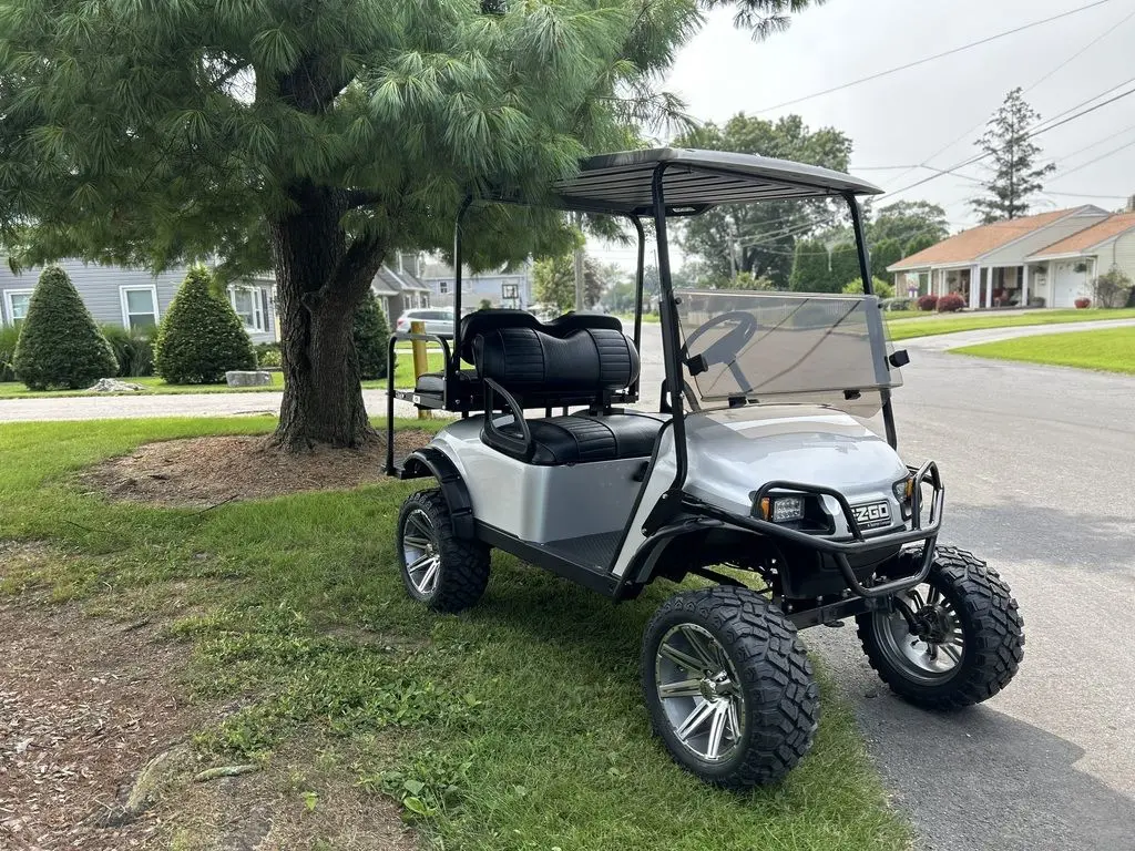 2019 E-Z-GO TXT photo 3