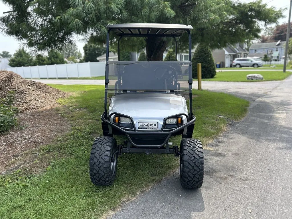 2019 E-Z-GO TXT photo 2