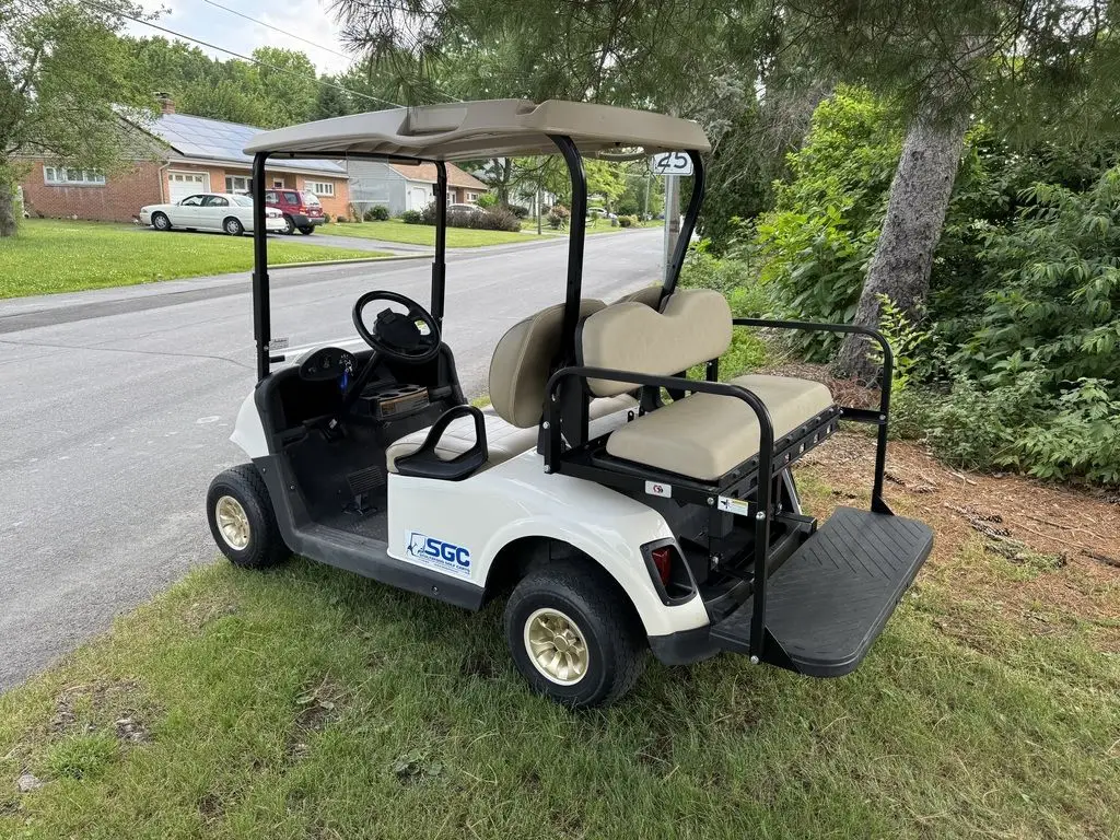 2019 E-Z-GO RXV photo 6