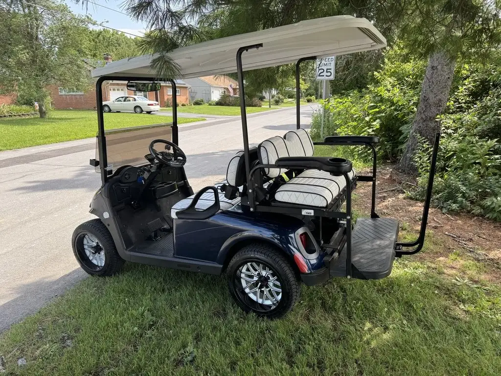 2019 E-Z-GO RXV photo 4