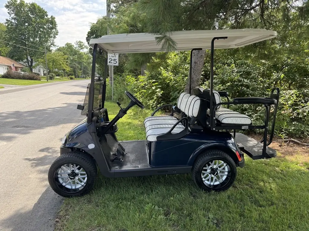 2019 E-Z-GO RXV photo 5