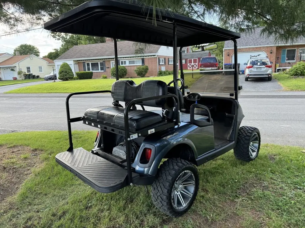 2017 E-Z-GO RXV photo 6
