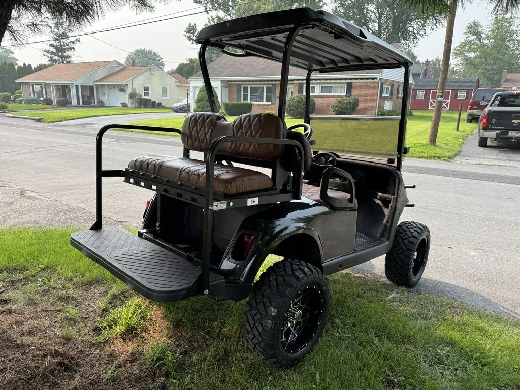 2021 E-Z-GO RXV photo 5