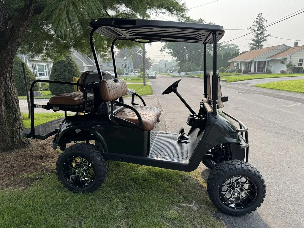 2021 E-Z-GO RXV photo 7