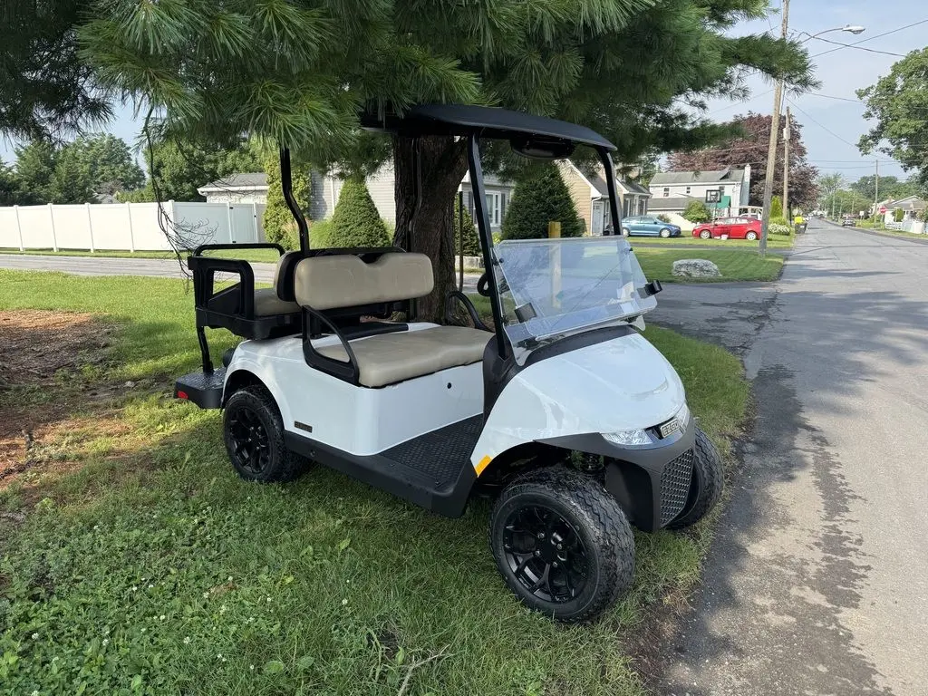 2026 E-Z-GO RXV photo 2