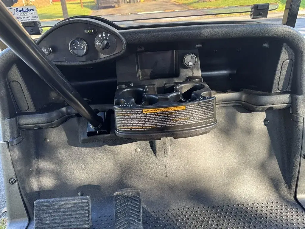 2022 E-Z-GO RXV photo 14