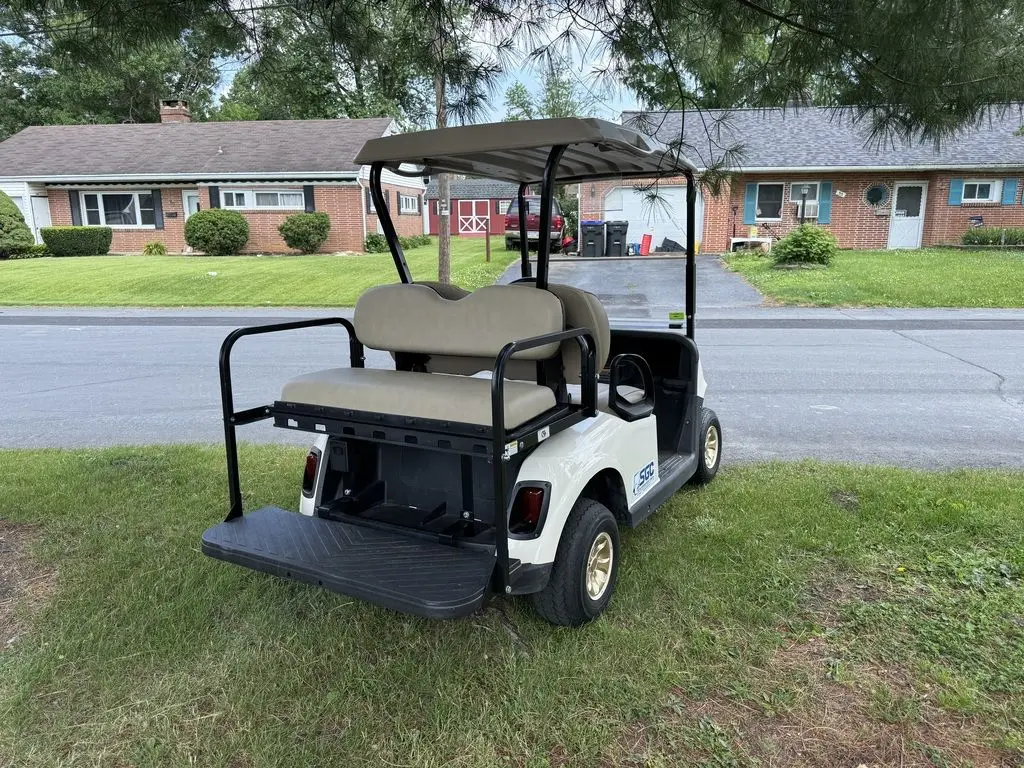2019 E-Z-GO RXV photo 7