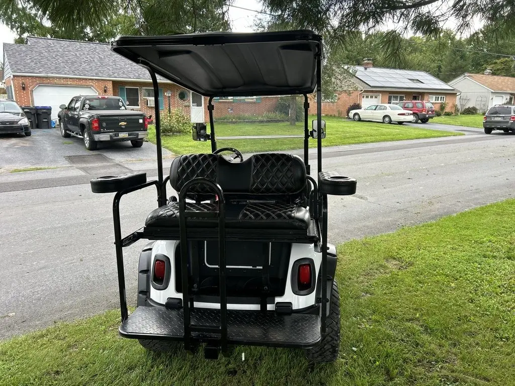 2018 E-Z-GO RXV photo 4