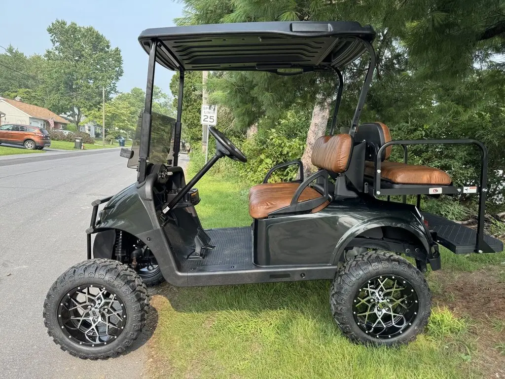 2021 E-Z-GO RXV photo 6