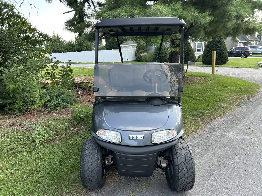 2022 E-Z-GO RXV ELiTE Lithium photo 2