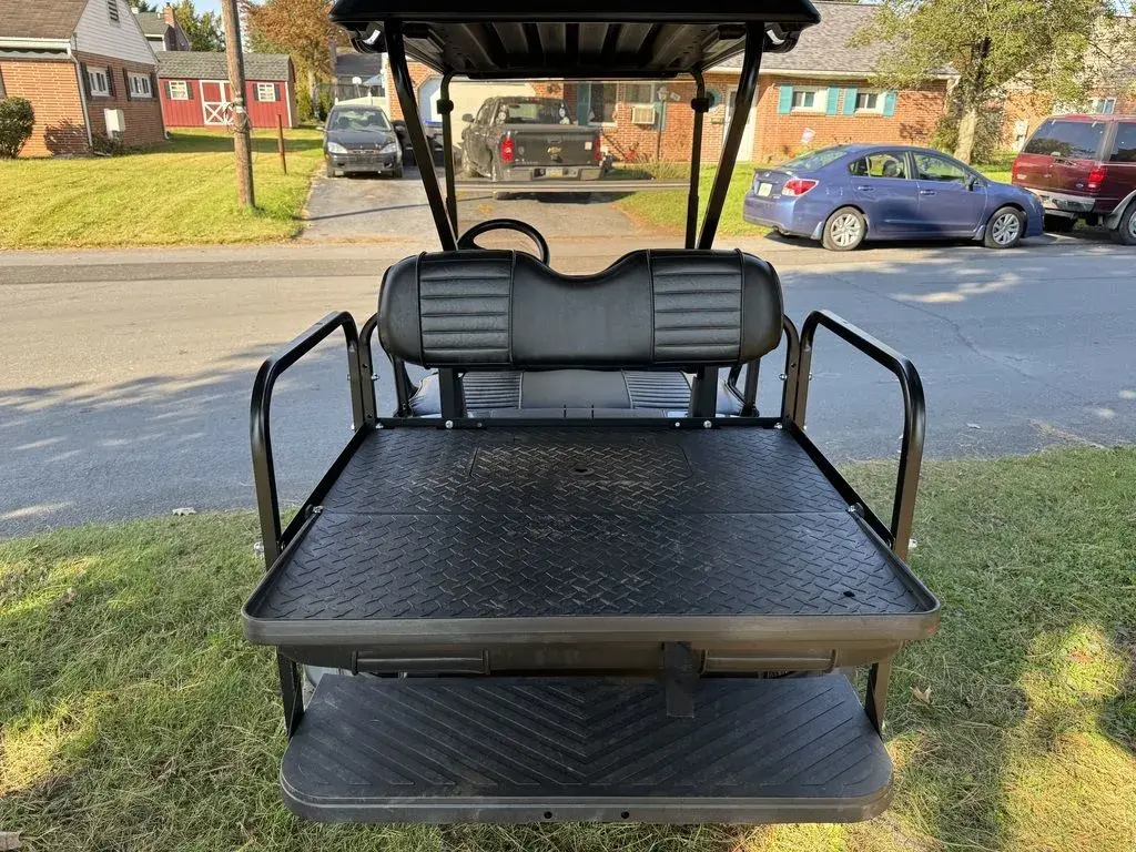 2018 E-Z-GO RXV photo 11