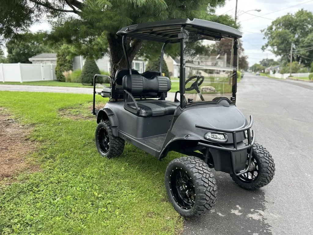 2019 E-Z-GO RXV photo 3