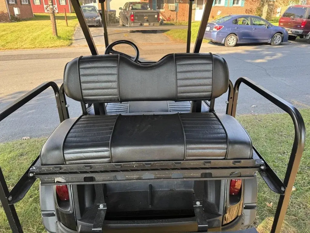2018 E-Z-GO RXV photo 10