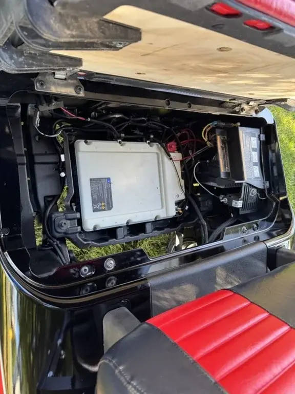 2022 E-Z-GO RXV photo 12
