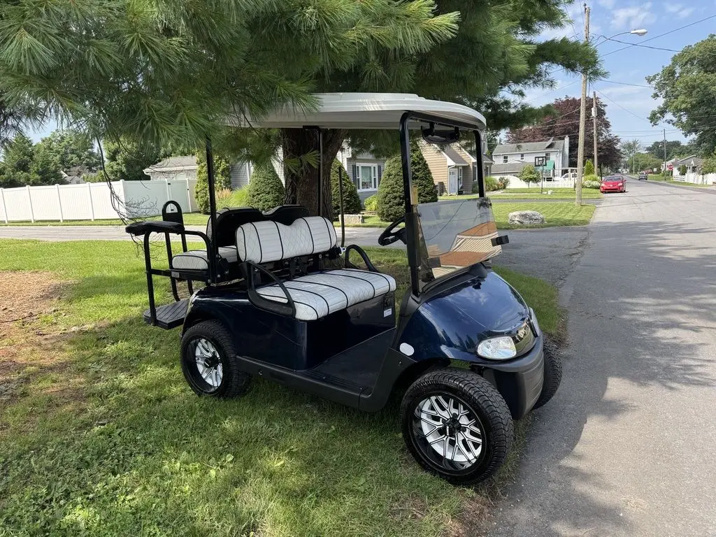 2019 E-Z-GO RXV photo 3