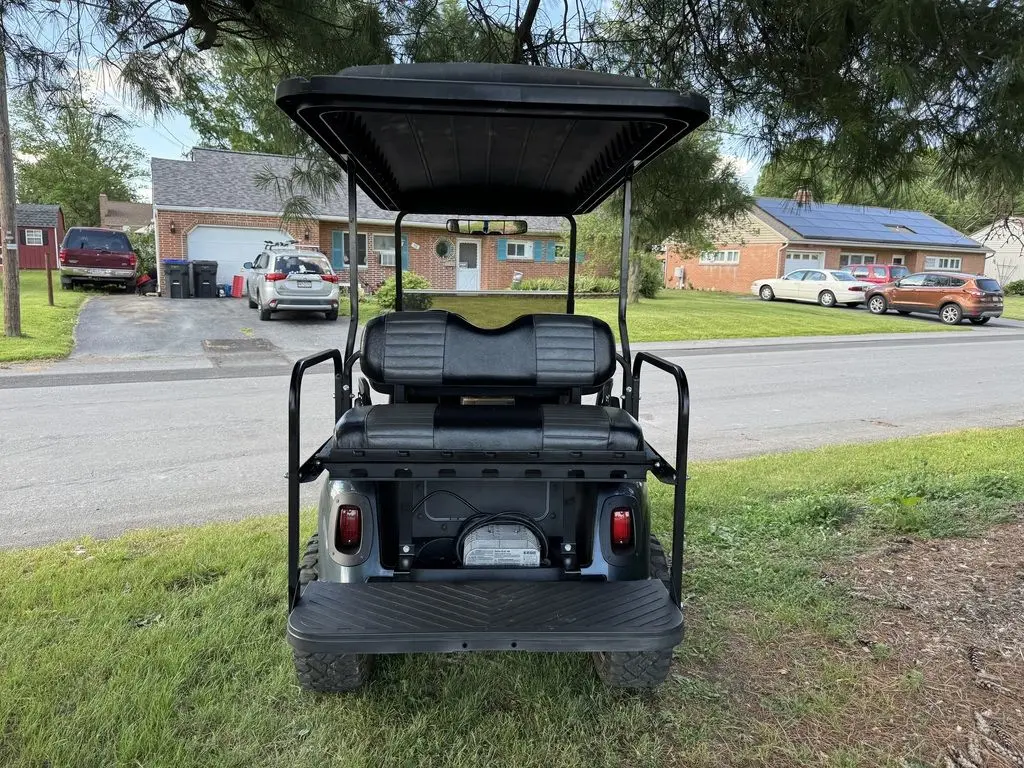 2017 E-Z-GO RXV photo 8