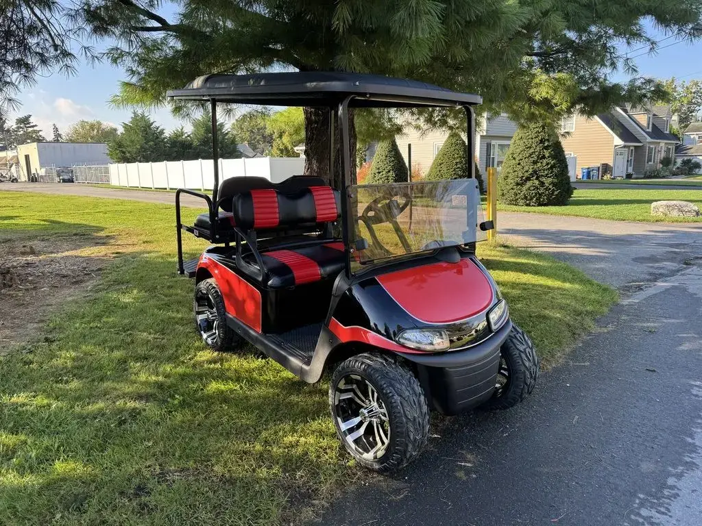 2022 E-Z-GO RXV photo 3