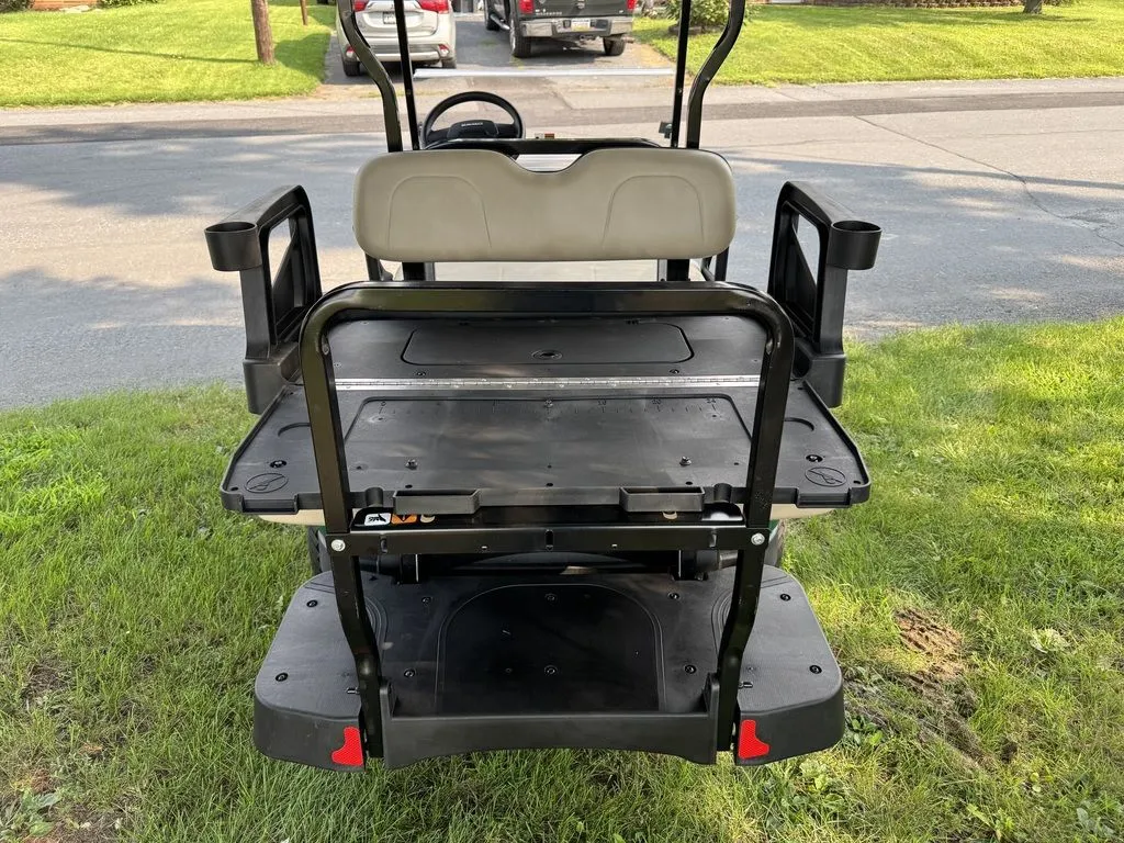 2026 E-Z-GO RXV4 Touring S photo 12