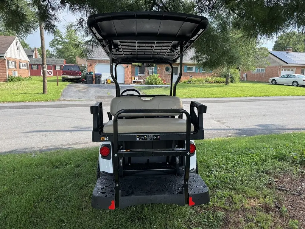 2026 E-Z-GO RXV photo 6