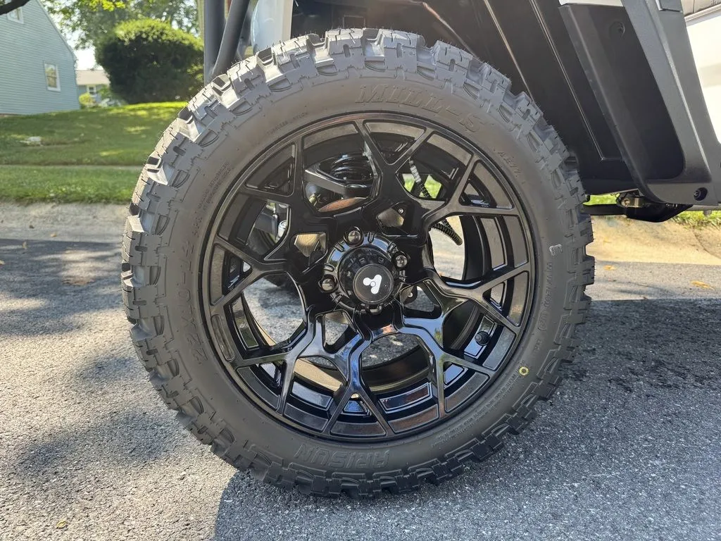 2026 Activev 4 Forward Lifted photo 17
