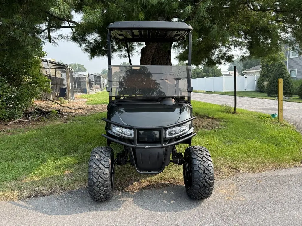 2021 E-Z-GO RXV photo 2