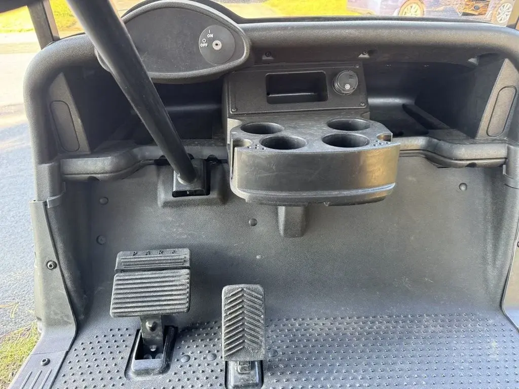 2018 E-Z-GO RXV photo 13