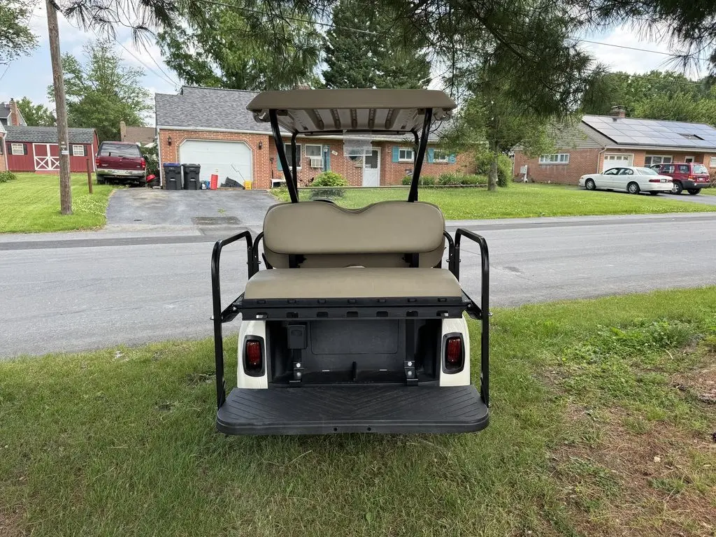 2019 E-Z-GO RXV photo 8