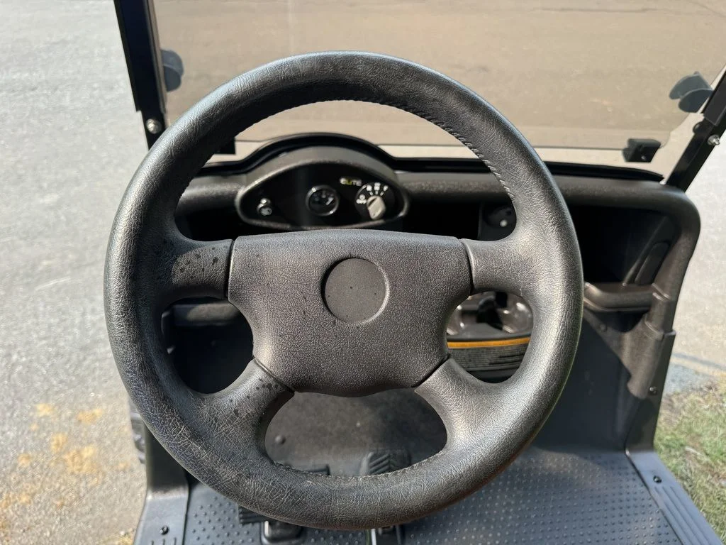 2021 E-Z-GO RXV photo 10