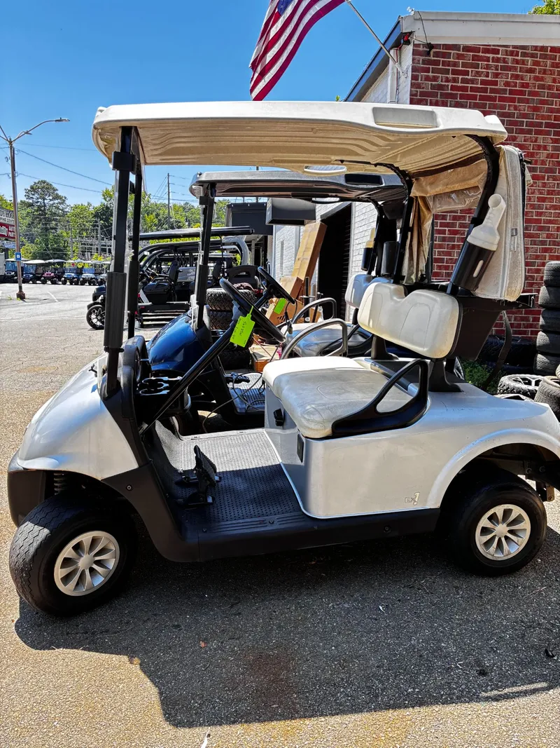 2022 E-Z-GO Gas photo 3