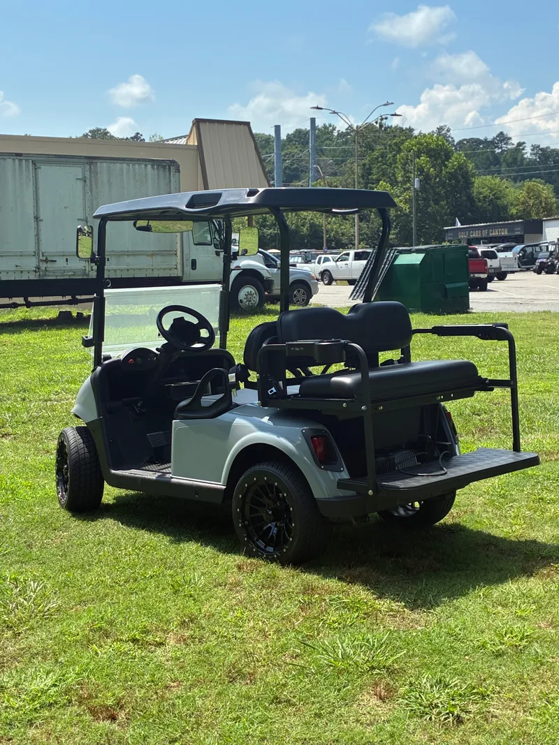 2019 E-Z-GO RVX lithium photo 4