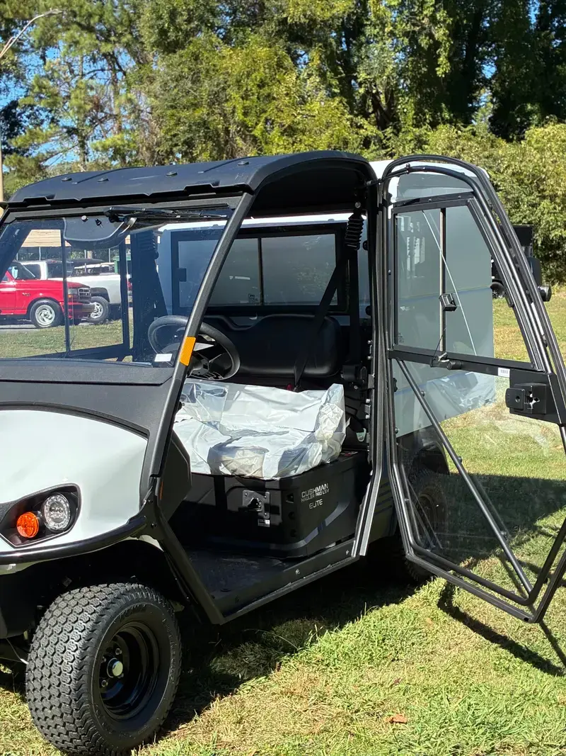 2027 Cushman Hauler PRO LSV photo 3