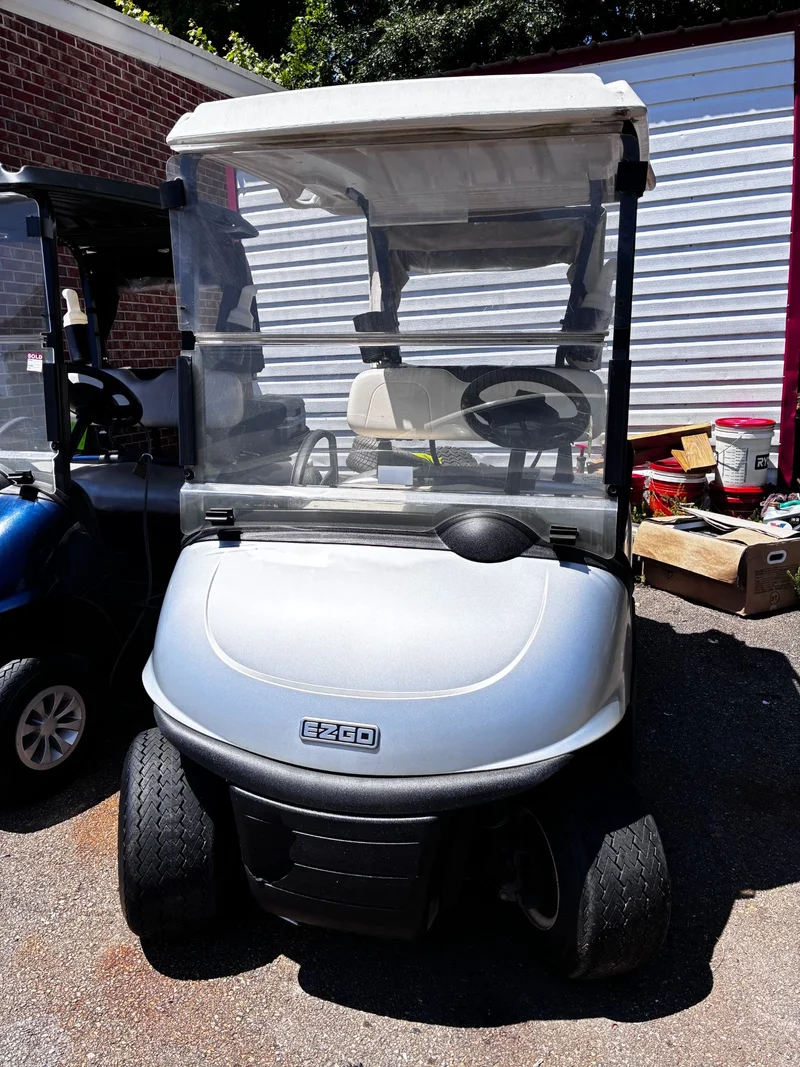 2022 E-Z-GO Gas photo 2