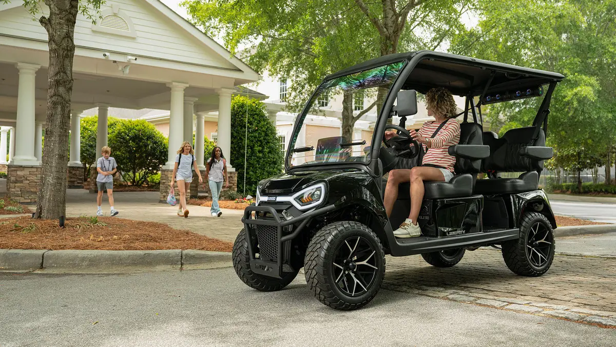 2027 E-Z-GO Liberty photo 8