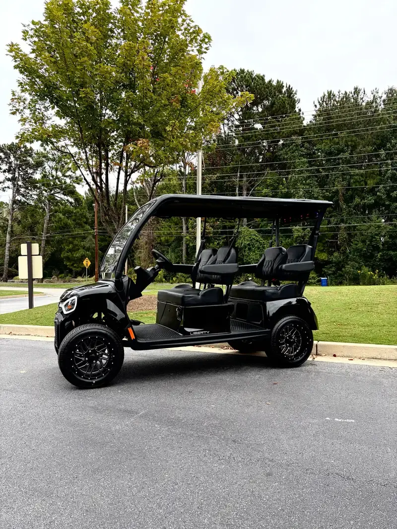 2027 E-Z-GO Liberty photo 10