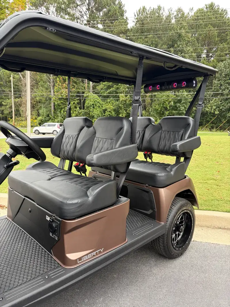2027 E-Z-GO Liberty photo 12