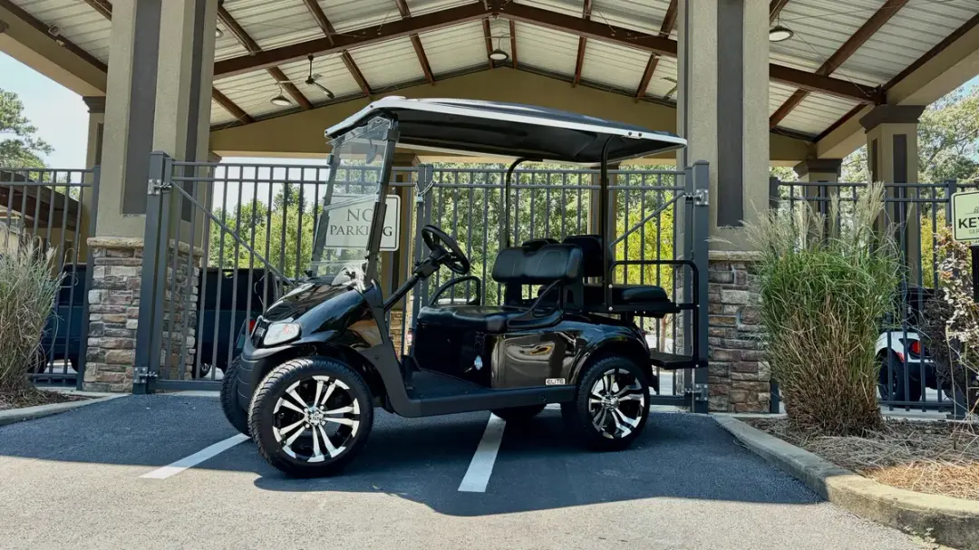 2021 E-Z-GO RXV photo 1