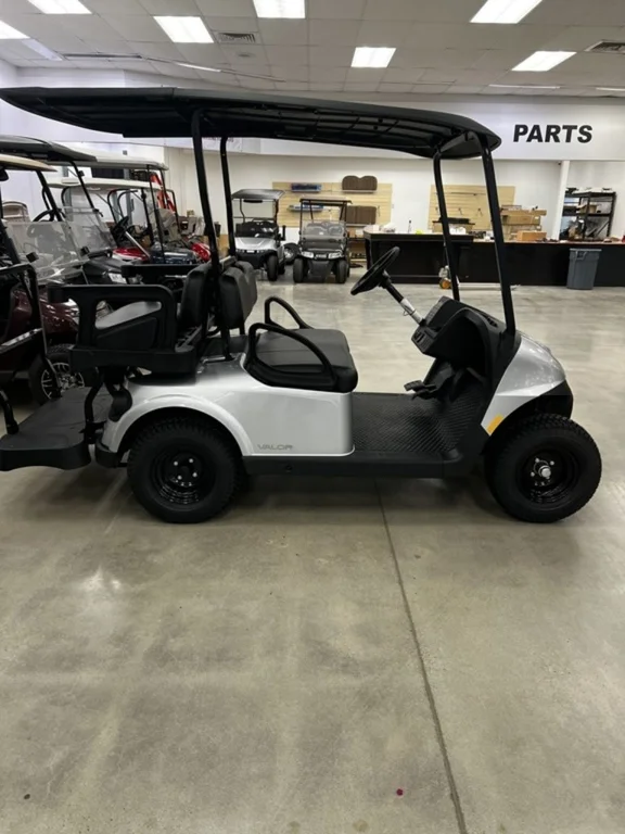 2024 E-Z-GO Valor photo 3